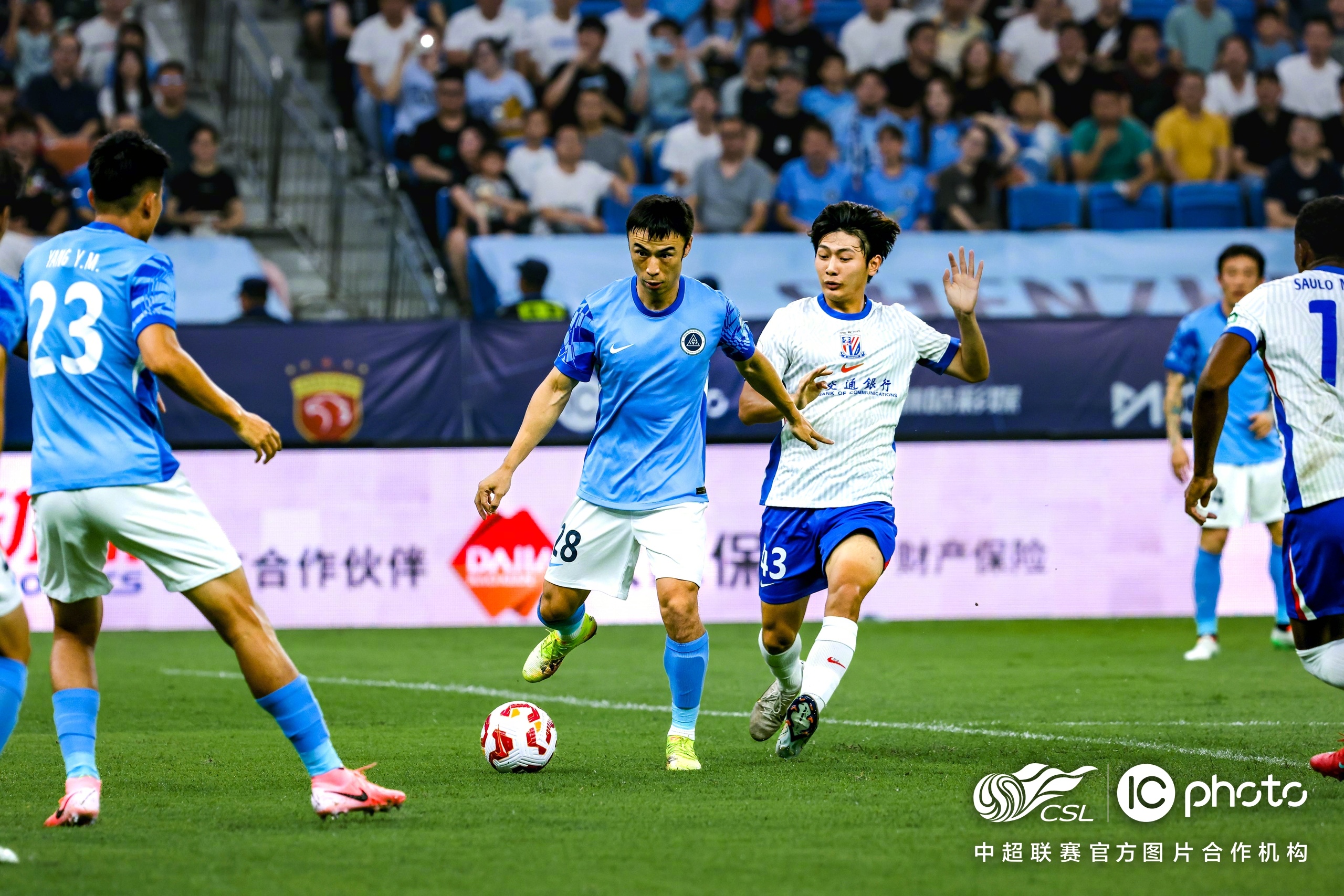 赛地聚焦：欧超杯国际比赛日热度飙升；广州队伤情更新；赛场秩序良好；团队化学反应显著的简单介绍