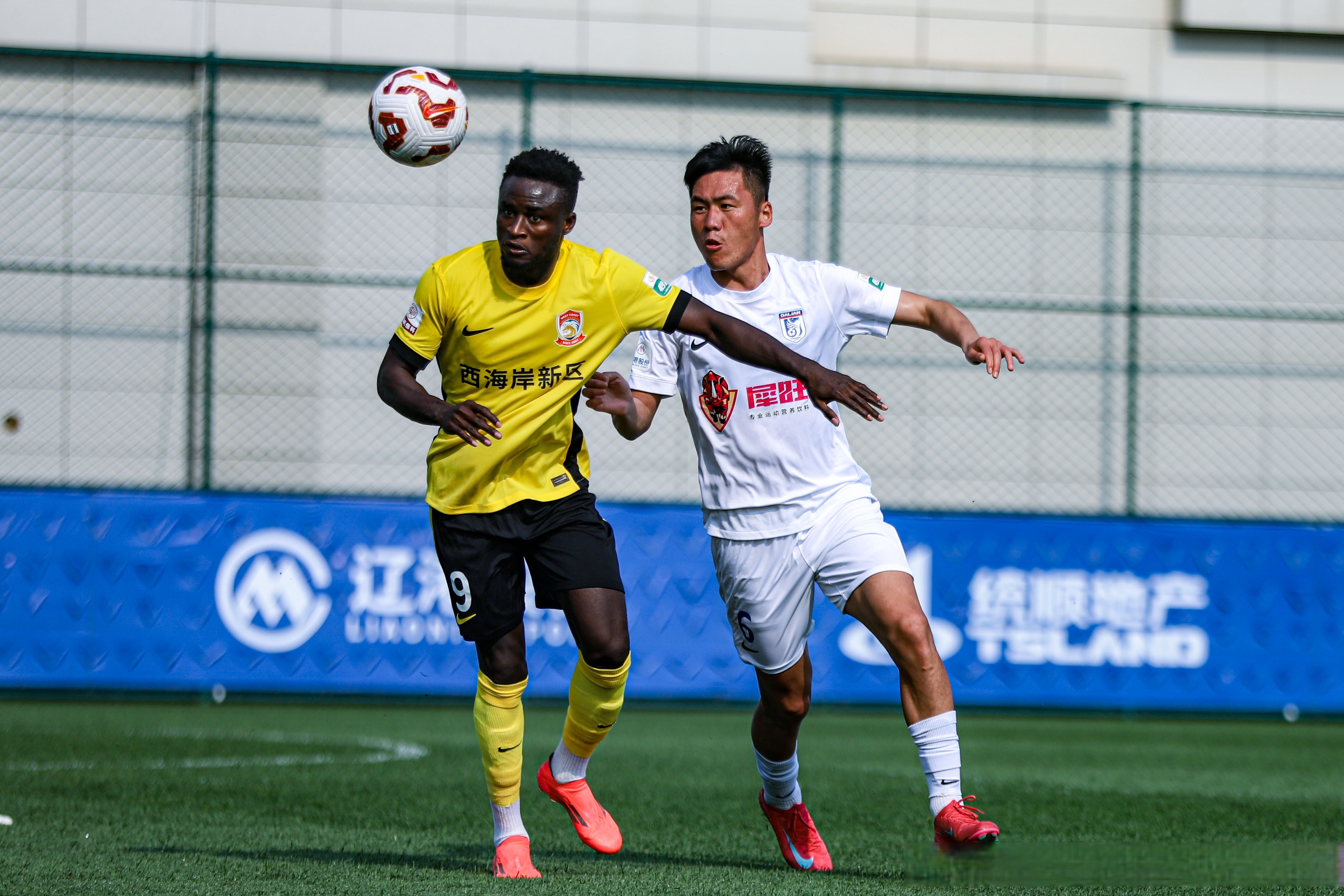 上海海港训练开放日，冲刺阶段队长鼓劲引欢呼，欧超杯在即，心理建设被强调的简单介绍