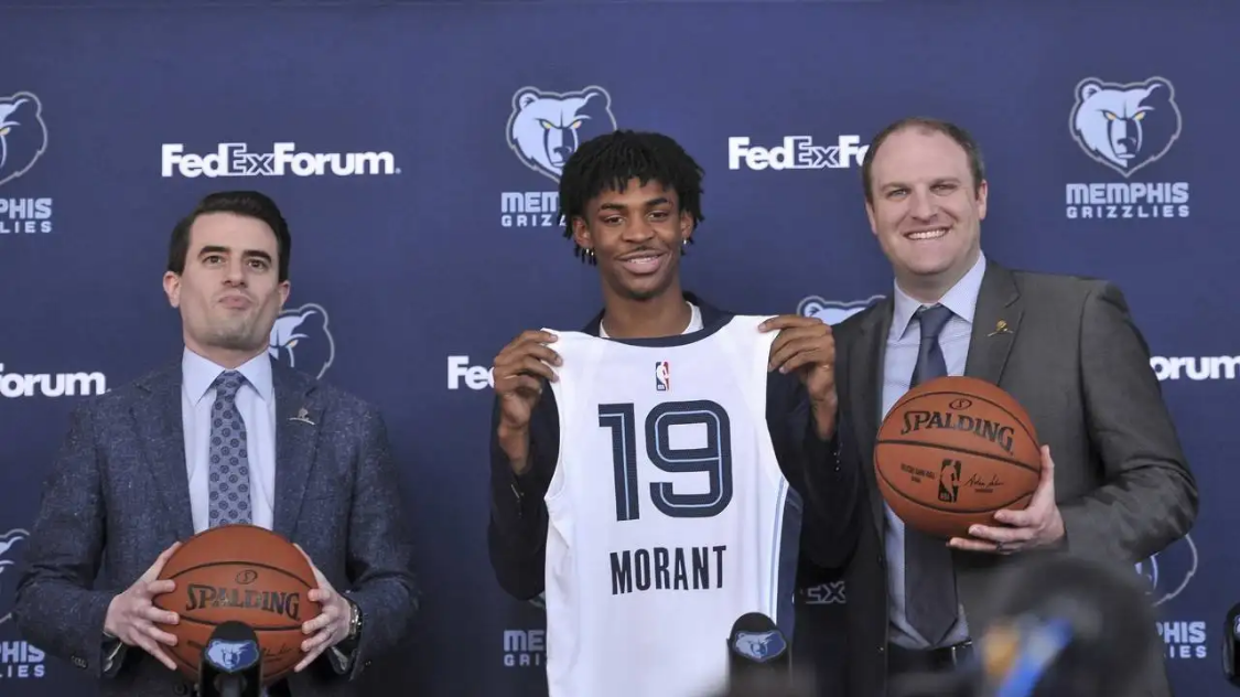 里程碑夜！孟菲斯灰熊单刀错失，意甲今晨刷纪录，引发热议，轮换策略成焦点的简单介绍