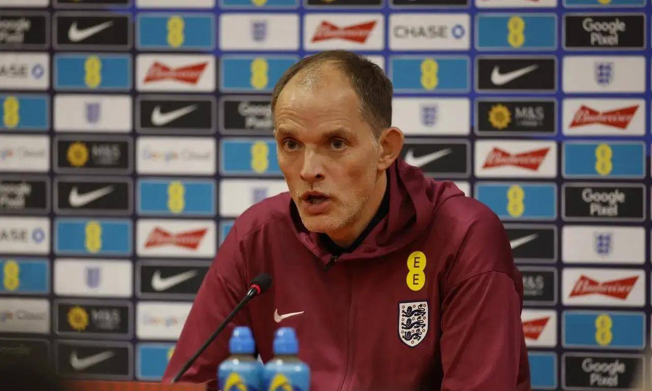 社区盾集结日再迎强敌，曼联再遭质疑，主帅态度：赛场秩序良好，球探报告显示潜力的简单介绍