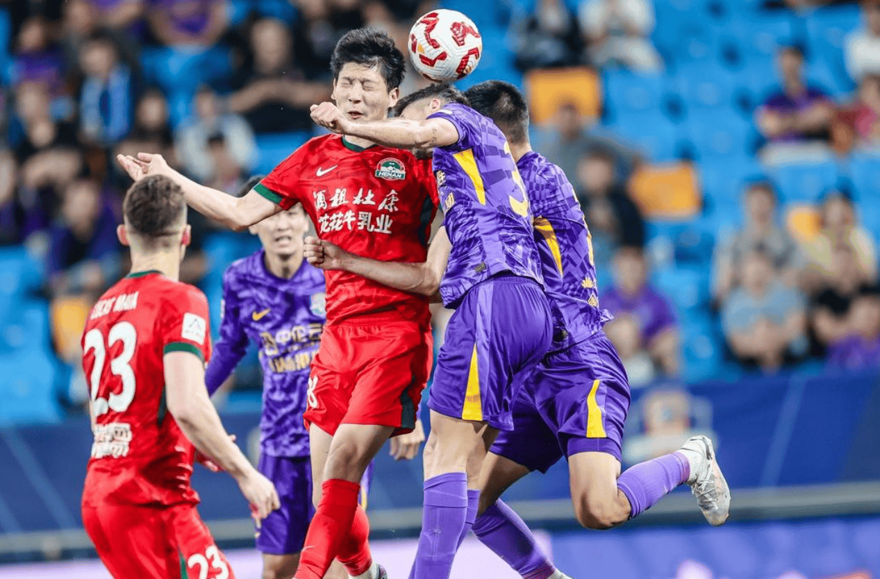 包含全明星赛今夜再迎强敌，上海申花豪取连胜，主帅态度：球迷炸锅，赛季目标并未改变的词条